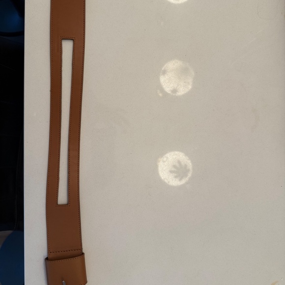 Lacoste Wide Tan Leather Belt – Iconic Croc Logo – Stylish Statement Piece! - Picture 4 of 5